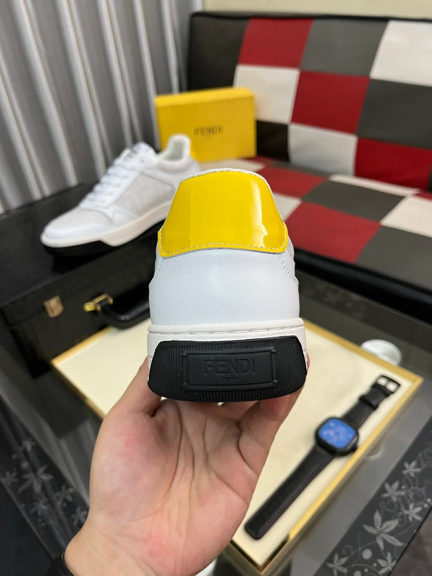 Men's Men's Shoes💰420⌚️⌚️[Fendi] Fendi's latest casual shoes for men! Available at counters simultaneously! A one-to-one replica of the original. Made entirely of imported top-grain calfskin, the interior is made of top-grain water-dyed cowhide, and the original factory-supplied rubber outsole. Leading new fashion concepts. Matching code: 38-443️⃣Colors available